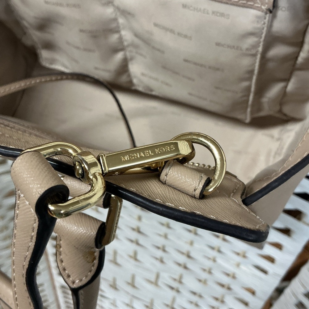 Michael‎ Kors Mercer Medium Satchel Beige Saffiano Leather-Minor Interior Marks - Picture 7 of 13